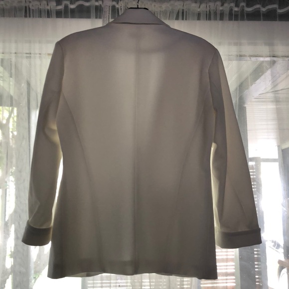 White Blazer - Picture 4 of 4